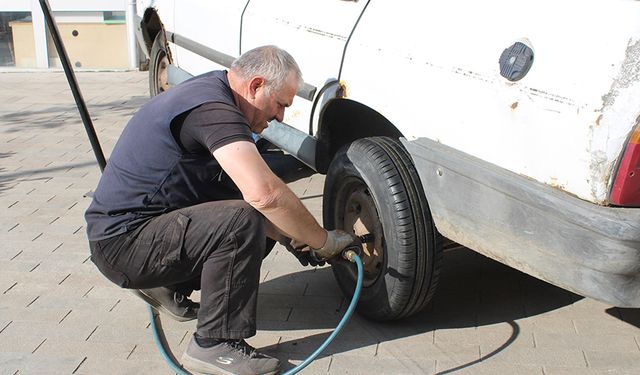 Oto lastikçilerde kış lastiği yoğunluğu başladı